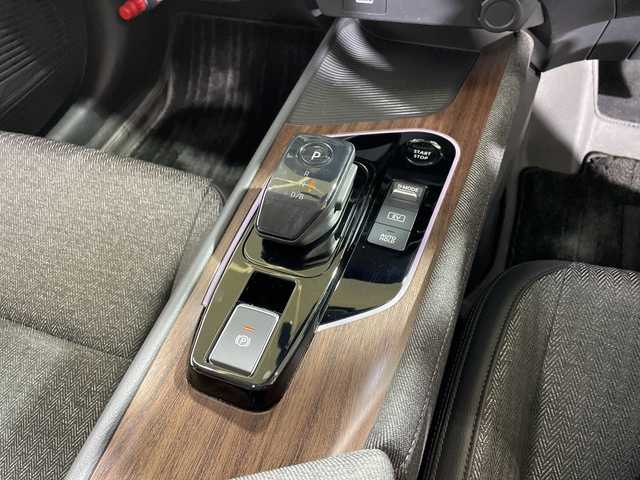 日産 オーラ G 神奈川県 2022(令4)年 0.8万km ピュアホワイトパール 純正9型ナビ/(CD/DVD/SD/USB/BT/フルセグTV)/全周囲カメラ/全方位運転支援システム/インテリジェントルームミラー/半革シート/プッシュスタート/スマートキー/ビルトインETC/LEDオートライト/前後ドライブレコーダー/純正17インチアルミホイール/新車時保証書/取扱説明書/スペアキー