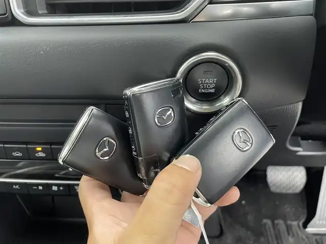 マツダ ＣＸ－５ XD ブラックトーンエディション 群馬県 2021(令3)年 1.1万km ジェットブラックマイカ 純正10.25インチメモリナビ/（フルセグTV/AM/FM/BT/USB/スマートフォン連携）/360°ビューモニター/i-ACTIVSENSE/・スマート・シティ・ブレーキ・サポート/・ペダル踏み間違い時加速抑制装置/・AT誤発進抑制制御（前進時・後退時）/・スマート・シティ・ブレーキ・サポート（後退時）/・レーンキープ・アシスト・システム/・レーダー・クルーズ・コントロール/ブラインドスポットモニタリング/黒レザーシート/・D/Nシートヒーター/・パワーシート/ステアリングヒーター/パワーバックドア/LEDヘッドライト/プッシュスタート/スマートキー