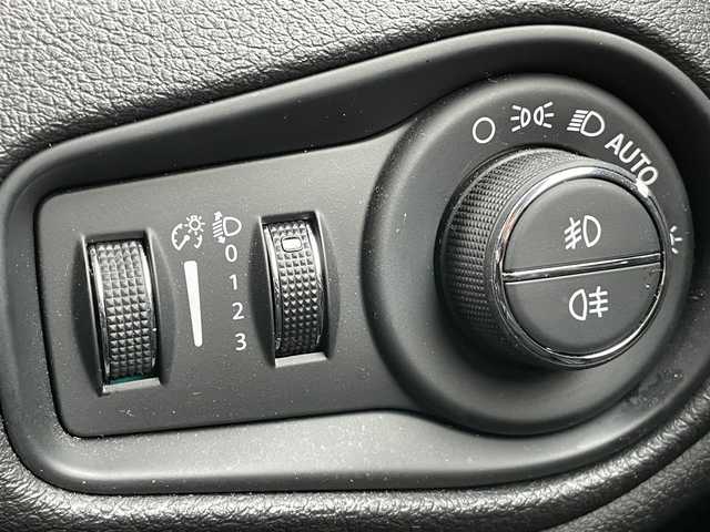 クライスラー・ジープ ジープ レネゲード リミテッド 千葉県 2017(平29)年 7.8万km 黒 社外７インチナビ/バックカメラ/シートヒーター/ＥＴＣ/ＢＬＵＥＴＯＯＴＨ/ワンセグＴＶ/スマートキー/前席パワーシート/クルーズコントロール/ハンドルヒーター/ＢＳＭ/純正フロアマット/オートライト