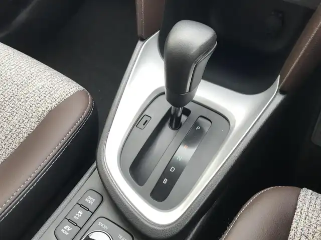 トヨタ ヤリスクロス ハイブリッド Z 富山県 2020(令2)年 5万km シルバーメタリック 純正ディスプレイオーディオ/フルセグTV/バックカメラ/プリクラッシュセーフティ/レーンキープアシスト/クリアランスソナー/ブラインドスポットモニター/レーダークルーズコントロール/ヘッドアップディスプレイ/ハーフレザーシート/シートヒーター/パワーシート/プッシュスタート/スマートキー/スペアキー1本/ETC2.0