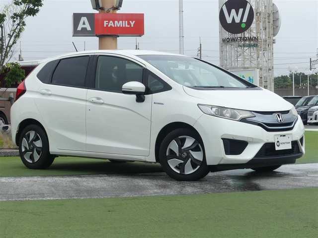 ホンダ フィット ハイブリット Lパッケージ 千葉県 2015(平27)年 5.5万km プレミアムホワイトパール CTBA（シティブレーキアクティブシステム）　　/純正SDナビ/地デジTV/【DVD/CD再生機能　Bluetooth接続】/バックカメラ/ハーフレザーシート/ドライブレコーダー/革巻きステアリング/ETC/LEDヘッドライト/ウインカーミラー/コーナーセンサー/スマートキー