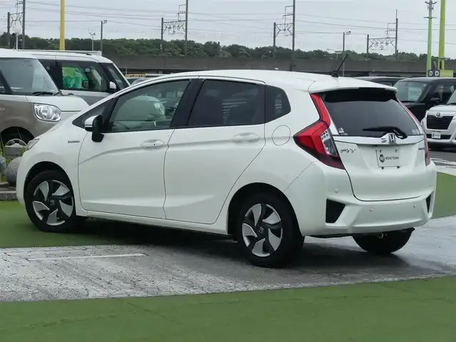 ホンダ フィット ハイブリット Lパッケージ 千葉県 2015(平27)年 5.5万km プレミアムホワイトパール CTBA（シティブレーキアクティブシステム）　　/純正SDナビ/地デジTV/【DVD/CD再生機能　Bluetooth接続】/バックカメラ/ハーフレザーシート/ドライブレコーダー/革巻きステアリング/ETC/LEDヘッドライト/ウインカーミラー/コーナーセンサー/スマートキー