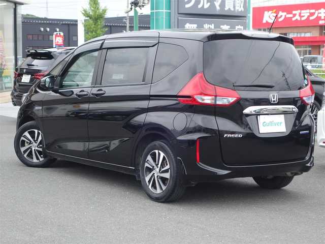 ホンダ フリード ハイブリット G ホンダセンシング 山口県 2019(平31)年 5.3万km プレミアムスパークルブラックパール ワンオーナー／禁煙車/Sパッケージ/　・15インチアルミホイル/　・革巻きステアリングホイル/　・ブラック木目調インパネ加飾/　・ブラックプライムスムース／ファブリックコンビシート/　・シートバックアッパーポケット（前席）/ホンダセンシング/　・衝突軽減ブレーキ/　・歩行者事故低減ステアリング/　・アダクティブクルーズコントロール/　・車線維持支援システム/　・路外逸脱抑制機能/　・誤発進抑制機能/　・先行車発進のお知らせ機能/　・標識認識機能/Gathers 9インチナビ/　CD/DVD/SD/BT/フルセグTV/バックカメラ/ビルトインETC/両側パワースライドドア/スマートキー／プッシュスタート/純正フロアマット／ドアバイザー/取扱説明書／保証書