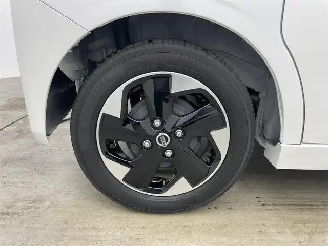 日産 ルークス HWS X プロパイロットED 岡山県 2020(令2)年 2.4万km チタニウムグレーM/シルキーホワイト インテリジェントモビリティ	(進入禁止、はみ出し通行禁止、最高速度、一時停止)/・インテリジェントエマージェンシーブレーキ	/・ハイビームアシスト	/・踏み間違い衝突防止アシスト	/・車線逸脱警報機能	/・車線逸脱防止支援システム	/・前方衝突予測警報	/・ふらつき警報	/・先行車発進お知らせ機能	/・標識認識機能	/(進入禁止、最高速度、一時停止)	/・SOSコール	/純正9インチナビ/【ナビ/フルセグ/Bluetooth/DVD】/プロパイロット/アラウンドビューモニター/LEDヘッドライト（AUTO機能付き）	/ビルトインETC	/横滑り防止装置	/純正ドライブレコーダー（前）	/純正14インチアルミ	/コーナーセンサー（前後）	/純正フロアマット	/ステアリングスイッチ/オートブレーキホールド/ISOFIX/リアサーキュレーター/後席サンシェイド/ステアリングスイッチ/チルトステアリング/シートリフター/シートバックテーブル/ウィンカーミラー/ドアバイザー		/プッシュスタート		/ナビ取扱説明書