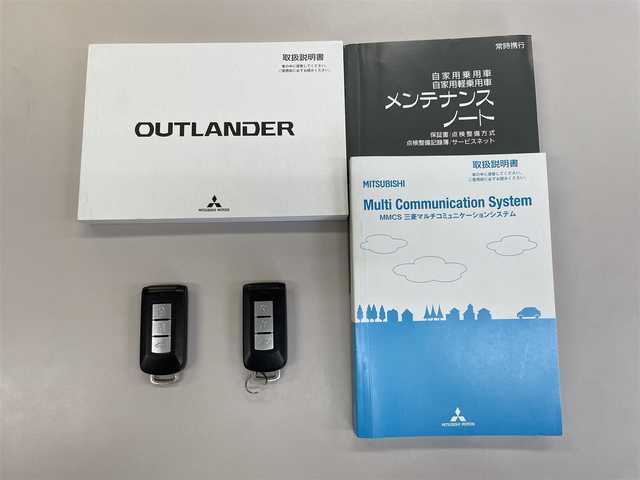 三菱 アウトランダー 24G ナビパッケージ 愛知県 2017(平29)年 8.2万km アメジストブラック /ワンオーナー//純正ベースキャリア//THULEルーフキャリア//ルーフレール//前方ドライブレコーダー//マルチアラウンドビューモニター//バック/全周囲カメラ//純正ディーラーオプションナビ//フルセグTV/CD/DVD/BT/USB/iPod/SD//ビルトインETC//ブラインドスポットモニター//衝突軽減ブレーキ//レーダークルーズコントロール//アクティブスタビリティコントロール//車線逸脱警報//マルチインフォメーションディスプレイ//ドライブモードセレクター//ECOモード//オートホールド//電動パーキングブレーキ//パドルシフト//アイドリングストップ//プッシュスタート//純正18インチアルミホイール//純正フロアマット//純正ドアバイザー//純正オートLEDヘッドライト//フロントフォグランプ//オートハイビーム//オートリトラクタブルミラー//エレクトリックテールゲート//自動防眩ミラー//革巻きステアリング//ステアリングスイッチ//ステアリングヒーター//イモビライザー//ISOFIX//スマートキー//スペアキー×1//保証書/取扱説明書/ナビ説明書//ディーラー記録簿(H30.R1.3.5)