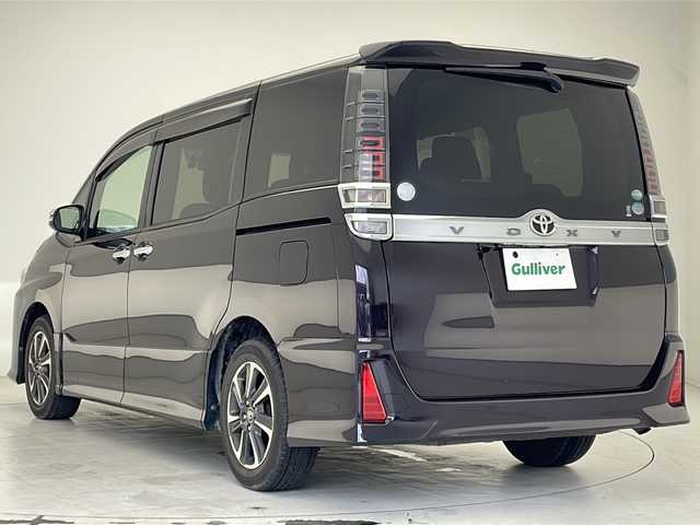 トヨタ ヴォクシー ZS 煌 沖縄県 2018(平30)年 4.5万km ボルドーマイカメタリック 純正９型ナビ　【NSZT-Y66T】/　(フルセグＴＶ　DVD　Ｂｌｕｅｔｏｏｔｈ)/バックカメラ　/ＥＴＣ/ドライブレコーダー　/ステアリングスイッチ/トヨタセーフティセンス　/・衝突被害軽減ブレーキ (プリクラッシュセーフティ)																									/・ハンドル操作サポート (レーントレーシングアシスト)																																																	/・車線はみ出しアラート (レーンディパーチャーアラート)																									/・自動ハイビーム (オートマチックハイビーム)	/クルーズコントロール																								/両側パワースライドドア　/ＬＥＤヘッドライト　/プッシュスタート　/スマートキー/純正フロアマット/純正16インチアルミホイール