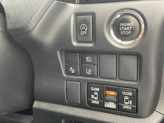 トヨタ ヴォクシー ZS 煌 沖縄県 2018(平30)年 4.5万km ボルドーマイカメタリック 純正９型ナビ　【NSZT-Y66T】/　(フルセグＴＶ　DVD　Ｂｌｕｅｔｏｏｔｈ)/バックカメラ　/ＥＴＣ/ドライブレコーダー　/ステアリングスイッチ/トヨタセーフティセンス　/・衝突被害軽減ブレーキ (プリクラッシュセーフティ)																									/・ハンドル操作サポート (レーントレーシングアシスト)																																																	/・車線はみ出しアラート (レーンディパーチャーアラート)																									/・自動ハイビーム (オートマチックハイビーム)	/クルーズコントロール																								/両側パワースライドドア　/ＬＥＤヘッドライト　/プッシュスタート　/スマートキー/純正フロアマット/純正16インチアルミホイール