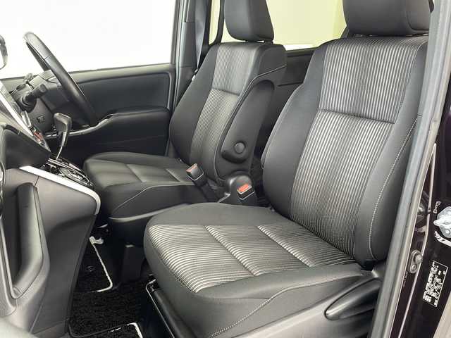 トヨタ ヴォクシー ZS 煌 沖縄県 2018(平30)年 4.5万km ボルドーマイカメタリック 純正９型ナビ　【NSZT-Y66T】/　(フルセグＴＶ　DVD　Ｂｌｕｅｔｏｏｔｈ)/バックカメラ　/ＥＴＣ/ドライブレコーダー　/ステアリングスイッチ/トヨタセーフティセンス　/・衝突被害軽減ブレーキ (プリクラッシュセーフティ)																									/・ハンドル操作サポート (レーントレーシングアシスト)																																																	/・車線はみ出しアラート (レーンディパーチャーアラート)																									/・自動ハイビーム (オートマチックハイビーム)	/クルーズコントロール																								/両側パワースライドドア　/ＬＥＤヘッドライト　/プッシュスタート　/スマートキー/純正フロアマット/純正16インチアルミホイール