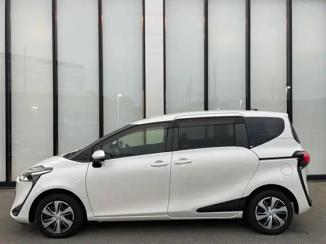 トヨタ シエンタ ハイブリッド ファンベースG クエロ 大阪府 2021(令3)年 3.8万km ホワイトパールクリスタルシャイン トヨタセーフティセンス/クルーズコントロール/両側パワースライドドア/シートヒーター/ハーフレザーシート/ステアリングヒーター/純正メモリーナビ/Bluetooth/CD/DVD/フルセグTV/USB/パノラミックビューモニター/ビルトインETC/クリアランスソナー/パーキングサポートブレーキ/純正フロアマット/純正ドアバイザー
