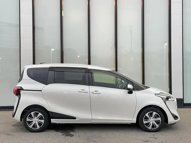 トヨタ シエンタ ハイブリッド ファンベースG クエロ 大阪府 2021(令3)年 3.8万km ホワイトパールクリスタルシャイン トヨタセーフティセンス/クルーズコントロール/両側パワースライドドア/シートヒーター/ハーフレザーシート/ステアリングヒーター/純正メモリーナビ/Bluetooth/CD/DVD/フルセグTV/USB/パノラミックビューモニター/ビルトインETC/クリアランスソナー/パーキングサポートブレーキ/純正フロアマット/純正ドアバイザー