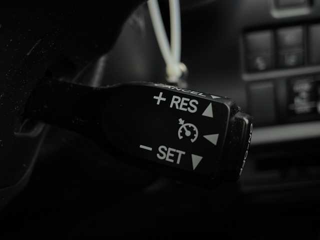 トヨタ ノア Si 新潟県 2018(平30)年 0.9万km ホワイトパールクリスタルシャイン プリクラッシュセーフティ/純正ナビ/　CD/BT/フルセグ/バックカメラ/左側パワースライドドア/クルーズコントロール/LEDオートライト/純正16インチアルミホイール/ステアリングリモコン/アイドリングストップ/電格ミラー/ウィンカーミラー/フォグランプ/スマートキー