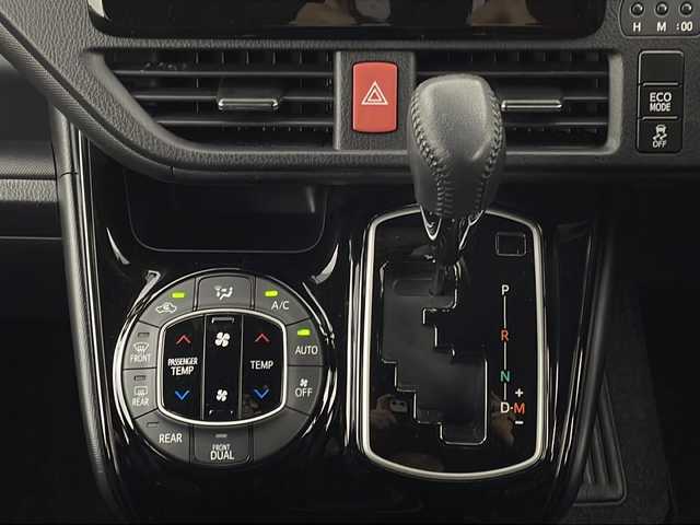 トヨタ ノア Si 新潟県 2018(平30)年 0.9万km ホワイトパールクリスタルシャイン プリクラッシュセーフティ/純正ナビ/　CD/BT/フルセグ/バックカメラ/左側パワースライドドア/クルーズコントロール/LEDオートライト/純正16インチアルミホイール/ステアリングリモコン/アイドリングストップ/電格ミラー/ウィンカーミラー/フォグランプ/スマートキー