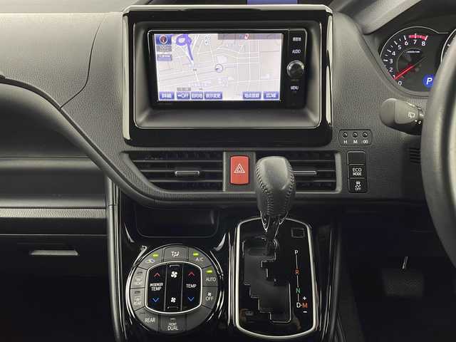 トヨタ ノア Si 新潟県 2018(平30)年 0.9万km ホワイトパールクリスタルシャイン プリクラッシュセーフティ/純正ナビ/　CD/BT/フルセグ/バックカメラ/左側パワースライドドア/クルーズコントロール/LEDオートライト/純正16インチアルミホイール/ステアリングリモコン/アイドリングストップ/電格ミラー/ウィンカーミラー/フォグランプ/スマートキー