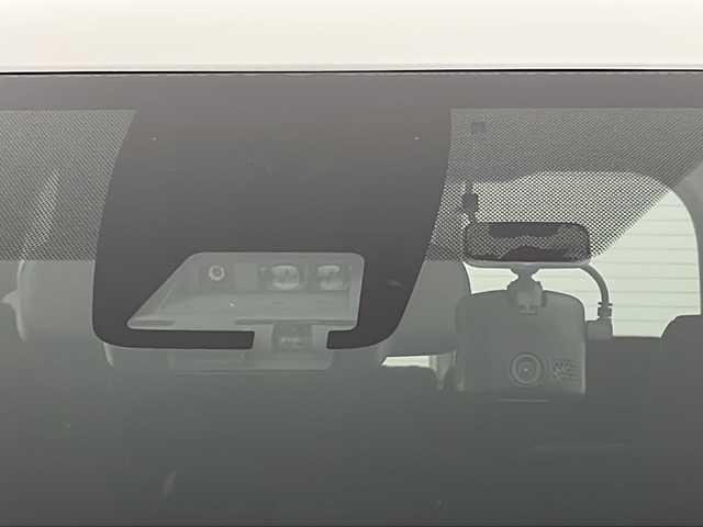 トヨタ ノア Si 新潟県 2018(平30)年 0.9万km ホワイトパールクリスタルシャイン プリクラッシュセーフティ/純正ナビ/　CD/BT/フルセグ/バックカメラ/左側パワースライドドア/クルーズコントロール/LEDオートライト/純正16インチアルミホイール/ステアリングリモコン/アイドリングストップ/電格ミラー/ウィンカーミラー/フォグランプ/スマートキー