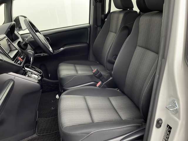 トヨタ ノア Si 新潟県 2018(平30)年 0.9万km ホワイトパールクリスタルシャイン プリクラッシュセーフティ/純正ナビ/　CD/BT/フルセグ/バックカメラ/左側パワースライドドア/クルーズコントロール/LEDオートライト/純正16インチアルミホイール/ステアリングリモコン/アイドリングストップ/電格ミラー/ウィンカーミラー/フォグランプ/スマートキー