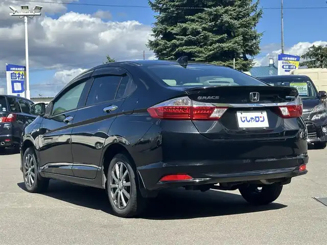 ホンダ グレイス ハイブリッド LX 道北・旭川 2015(平27)年 8.9万km クリスタルブラックパール (株)IDOMが運営する【じしゃロン旭川店】の自社ローン専用車両になります。こちらは現金またはオートローンご利用時の価格です。自社ローンご希望の方は別途その旨お申付け下さい/　/・社外ナビ(CD/DVD/BT/SD/フルセグ)/・バックカメラ/・クルーズコントロール/・ステアリングリモコン/・両席シートヒーター/・積込スタッドレスタイヤ 185/60R15/・取扱説明書