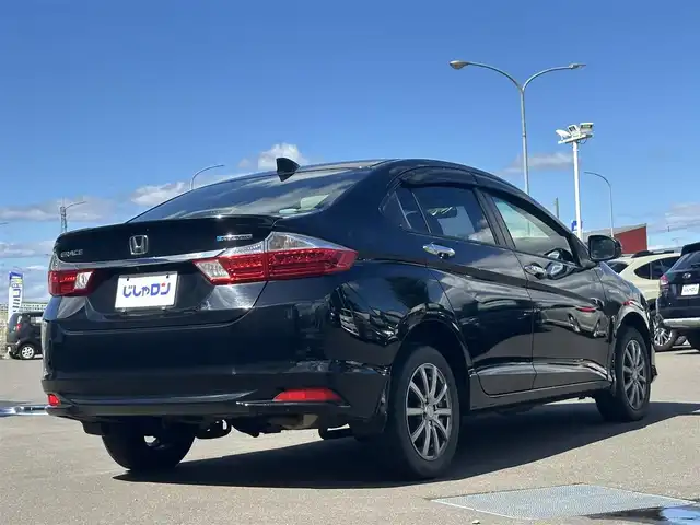 ホンダ グレイス ハイブリッド LX 道北・旭川 2015(平27)年 8.9万km クリスタルブラックパール (株)IDOMが運営する【じしゃロン旭川店】の自社ローン専用車両になります。こちらは現金またはオートローンご利用時の価格です。自社ローンご希望の方は別途その旨お申付け下さい/　/・社外ナビ(CD/DVD/BT/SD/フルセグ)/・バックカメラ/・クルーズコントロール/・ステアリングリモコン/・両席シートヒーター/・積込スタッドレスタイヤ 185/60R15/・取扱説明書