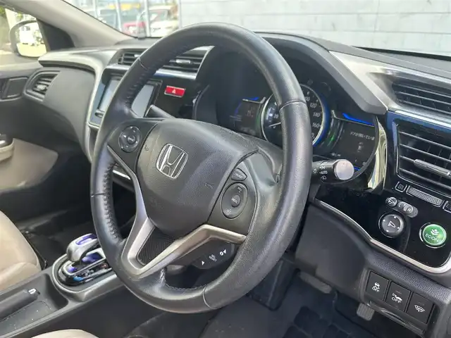 ホンダ グレイス ハイブリッド LX 道北・旭川 2015(平27)年 8.9万km クリスタルブラックパール (株)IDOMが運営する【じしゃロン旭川店】の自社ローン専用車両になります。こちらは現金またはオートローンご利用時の価格です。自社ローンご希望の方は別途その旨お申付け下さい/　/・社外ナビ(CD/DVD/BT/SD/フルセグ)/・バックカメラ/・クルーズコントロール/・ステアリングリモコン/・両席シートヒーター/・積込スタッドレスタイヤ 185/60R15/・取扱説明書