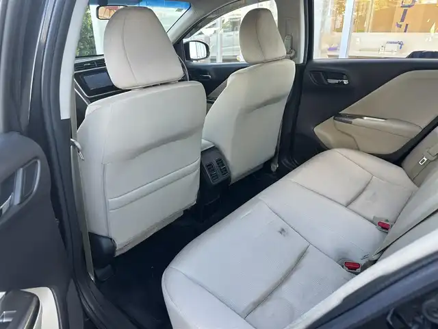 ホンダ グレイス ハイブリッド LX 道北・旭川 2015(平27)年 8.9万km クリスタルブラックパール (株)IDOMが運営する【じしゃロン旭川店】の自社ローン専用車両になります。こちらは現金またはオートローンご利用時の価格です。自社ローンご希望の方は別途その旨お申付け下さい/　/・社外ナビ(CD/DVD/BT/SD/フルセグ)/・バックカメラ/・クルーズコントロール/・ステアリングリモコン/・両席シートヒーター/・積込スタッドレスタイヤ 185/60R15/・取扱説明書