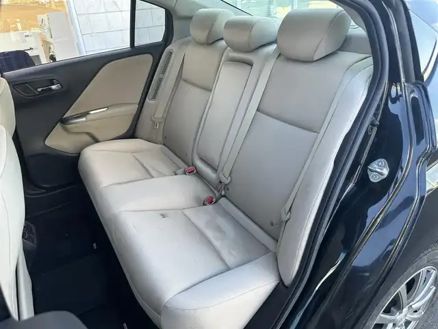 ホンダ グレイス ハイブリッド LX 道北・旭川 2015(平27)年 8.9万km クリスタルブラックパール (株)IDOMが運営する【じしゃロン旭川店】の自社ローン専用車両になります。こちらは現金またはオートローンご利用時の価格です。自社ローンご希望の方は別途その旨お申付け下さい/　/・社外ナビ(CD/DVD/BT/SD/フルセグ)/・バックカメラ/・クルーズコントロール/・ステアリングリモコン/・両席シートヒーター/・積込スタッドレスタイヤ 185/60R15/・取扱説明書