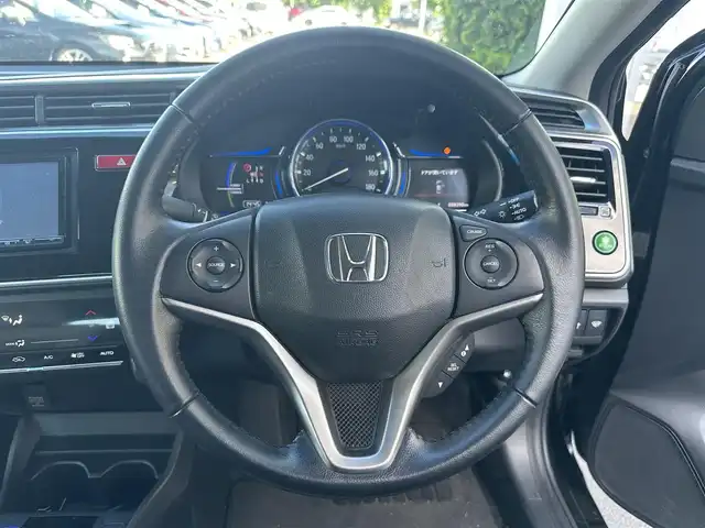 ホンダ グレイス ハイブリッド LX 道北・旭川 2015(平27)年 8.9万km クリスタルブラックパール (株)IDOMが運営する【じしゃロン旭川店】の自社ローン専用車両になります。こちらは現金またはオートローンご利用時の価格です。自社ローンご希望の方は別途その旨お申付け下さい/　/・社外ナビ(CD/DVD/BT/SD/フルセグ)/・バックカメラ/・クルーズコントロール/・ステアリングリモコン/・両席シートヒーター/・積込スタッドレスタイヤ 185/60R15/・取扱説明書