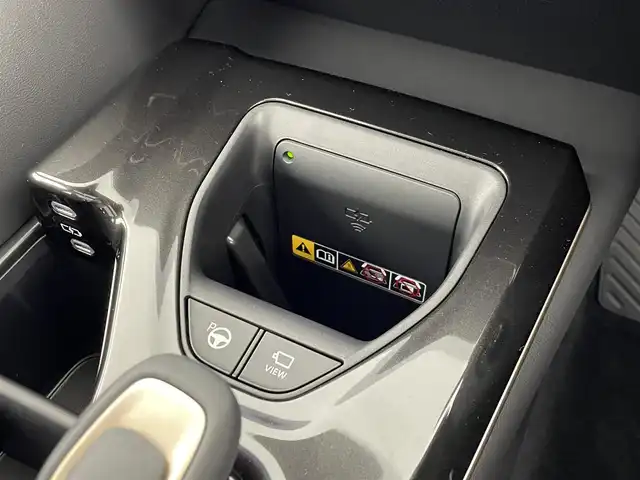 トヨタ クラウン エステート Z 群馬県 2025(令7)年 0.1千km ブラック 登録済未使用車（登録時走行距離：２０Km）/パノラマルーフ（電動シェード＆挟み込み防止機能付）/ルーフレール（シルバー）/＝＝＝＝＝/ディスプレイオーディオPlus（コネクティッドナビ対応）/・12.3インチHDディスプレイ/・AM/FM/USB/Bluetooth/AppleCarPlay/AndroidAuto/Miracast/フルセグTV/・ETC2.0 /・ドライブレコーダー（前後）/パノラミックビューモニター（床下透過表示機能付）/デジタルインナーミラー/縦型ワイヤレス充電/トヨタチームメイト/・アドバンストパーク（リモート機能付）/・パーキングサポートブレーキ（周囲静止物）/・アドバンストドライブ（渋滞時支援）/トヨタセーフティセンス/・プリクラッシュセーフティシステム/・レーントレーシングアシスト/・レーンディパーチャーアラート/・レーダークルーズコントロール（全車速追従機能）/・アダプティブハイビーム/・ロードサインアシスト/・ドライバー異常時対応システム/・プロアクティブドライビングアシスト/前席パワーシート/シートヒーター/シートベンチレーション