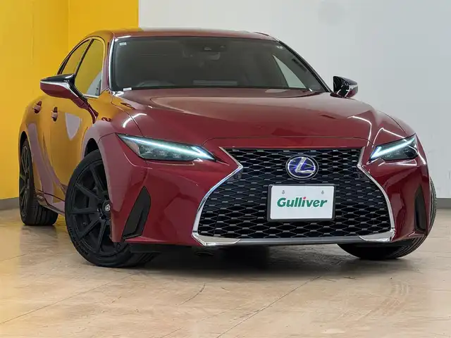 レクサス ＩＳ 300h バージョンL 群馬県 2021(令3)年 4.6万km レッドマイカクリスタルシャイン 禁煙車　衝突軽減　サンルーフ　純正メーカーナビ　フルセグＴＶ　ＢＴ　バックカメラ　ＢＳＭ　パドルシフト　電動シート　黒革　温シート　冷シート　革巻きステアリング　ステアリングヒーター　ビルトインＥＴＣ