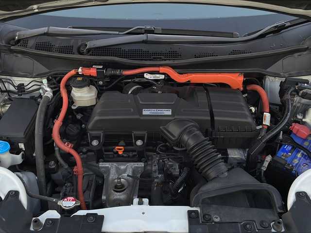 ホンダ オデッセイ ハイブリッド アブソルート ホンダセンシング 山口県 2017(平29)年 7.9万km プラチナホワイトパール 社外メモリナビ【AVIC-CZ901】/・フルセグテレビ/・Bluetooth/・CD／DVD/・SD/・AM/FM/・AUX/・HDMI/ETC2.0/前後ドライブレコーダー/両側パワースライドドア/プッシュスタート/スマートキー/電動パーキングブレーキ/シガーソケット/アイドリングストップ/ホンダセンシング/・衝突被害軽減ブレーキ/・先行車発進お知らせ機能/・歩行者事故低減ステアリング/・路外逸脱抑制機能/・標識認識機能/・アダプティブクルーズコントロール/・車線維持支援システム/・ブラインドスポットインフォメーション/・誤発進抑制機能/・後方誤発進抑制機能/・近距離衝突被害軽減ブレーキ/・パーキングセンサーシステム/・後退出庫サポート/・オートハイビーム