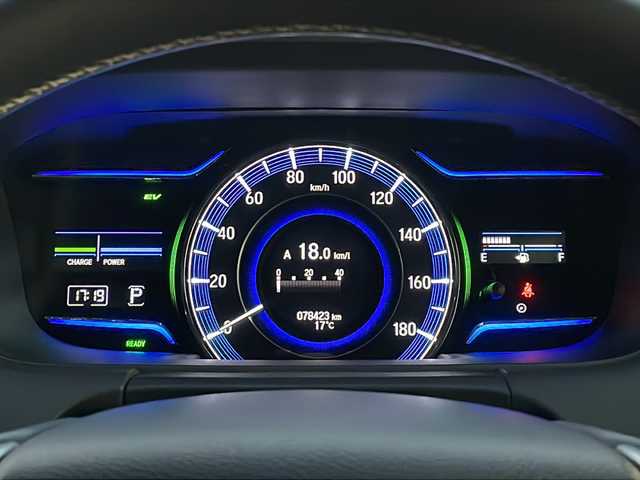 ホンダ オデッセイ ハイブリッド アブソルート ホンダセンシング 山口県 2017(平29)年 7.9万km プラチナホワイトパール 社外メモリナビ【AVIC-CZ901】/・フルセグテレビ/・Bluetooth/・CD／DVD/・SD/・AM/FM/・AUX/・HDMI/ETC2.0/前後ドライブレコーダー/両側パワースライドドア/プッシュスタート/スマートキー/電動パーキングブレーキ/シガーソケット/アイドリングストップ/ホンダセンシング/・衝突被害軽減ブレーキ/・先行車発進お知らせ機能/・歩行者事故低減ステアリング/・路外逸脱抑制機能/・標識認識機能/・アダプティブクルーズコントロール/・車線維持支援システム/・ブラインドスポットインフォメーション/・誤発進抑制機能/・後方誤発進抑制機能/・近距離衝突被害軽減ブレーキ/・パーキングセンサーシステム/・後退出庫サポート/・オートハイビーム