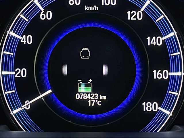 ホンダ オデッセイ ハイブリッド アブソルート ホンダセンシング 山口県 2017(平29)年 7.9万km プラチナホワイトパール 社外メモリナビ【AVIC-CZ901】/・フルセグテレビ/・Bluetooth/・CD／DVD/・SD/・AM/FM/・AUX/・HDMI/ETC2.0/前後ドライブレコーダー/両側パワースライドドア/プッシュスタート/スマートキー/電動パーキングブレーキ/シガーソケット/アイドリングストップ/ホンダセンシング/・衝突被害軽減ブレーキ/・先行車発進お知らせ機能/・歩行者事故低減ステアリング/・路外逸脱抑制機能/・標識認識機能/・アダプティブクルーズコントロール/・車線維持支援システム/・ブラインドスポットインフォメーション/・誤発進抑制機能/・後方誤発進抑制機能/・近距離衝突被害軽減ブレーキ/・パーキングセンサーシステム/・後退出庫サポート/・オートハイビーム