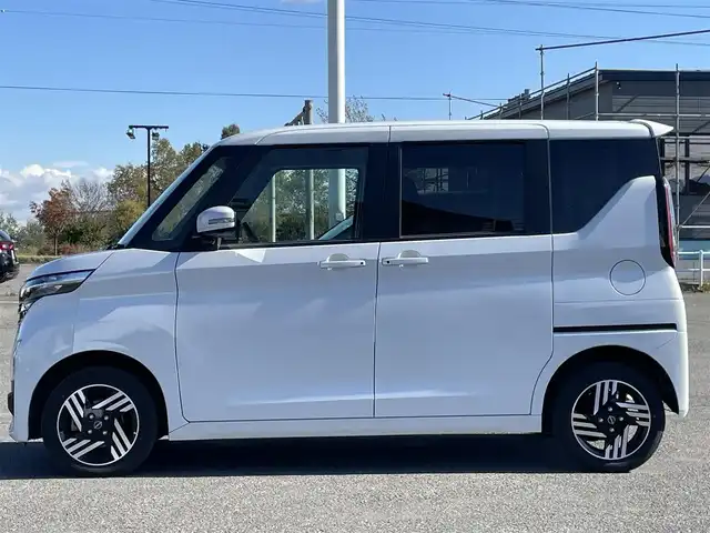 日産 ルークス ハイウェイスター X 道央・札幌 2024(令6)年 0.9万km ホワイトパール ４WD/純正ディーラーOPナビ/AM/FM/BT/フルセグ/エマージェンシーブレーキ/横滑り防止装置/レーンキープアシスト/クリアランスソナー/アラウンドビューモニター/ビルトインETC/ドライブレコーダー/デジタルインナーミラー/アイドリングストップ/片側パワースライドドア/前席シートヒーター/革巻きステアリング/ステアリングリモコン/ハンドルヒーター/プッシュスタート/スマートキー/LEDヘッドライト/オートライト/フォグランプ/電動格納ミラー/ウィンカーミラー/フロアマット