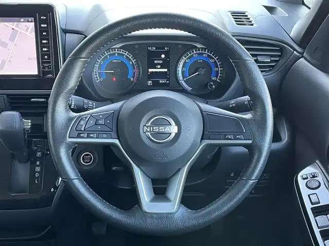 日産 ルークス ハイウェイスター X 道央・札幌 2024(令6)年 0.9万km ホワイトパール ４WD/純正ディーラーOPナビ/AM/FM/BT/フルセグ/エマージェンシーブレーキ/横滑り防止装置/レーンキープアシスト/クリアランスソナー/アラウンドビューモニター/ビルトインETC/ドライブレコーダー/デジタルインナーミラー/アイドリングストップ/片側パワースライドドア/前席シートヒーター/革巻きステアリング/ステアリングリモコン/ハンドルヒーター/プッシュスタート/スマートキー/LEDヘッドライト/オートライト/フォグランプ/電動格納ミラー/ウィンカーミラー/フロアマット