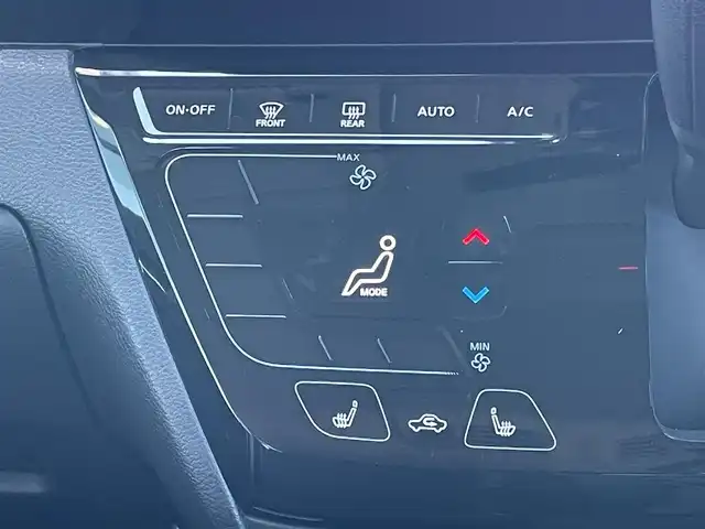 日産 ルークス ハイウェイスター X 道央・札幌 2024(令6)年 0.9万km ホワイトパール ４WD/純正ディーラーOPナビ/AM/FM/BT/フルセグ/エマージェンシーブレーキ/横滑り防止装置/レーンキープアシスト/クリアランスソナー/アラウンドビューモニター/ビルトインETC/ドライブレコーダー/デジタルインナーミラー/アイドリングストップ/片側パワースライドドア/前席シートヒーター/革巻きステアリング/ステアリングリモコン/ハンドルヒーター/プッシュスタート/スマートキー/LEDヘッドライト/オートライト/フォグランプ/電動格納ミラー/ウィンカーミラー/フロアマット