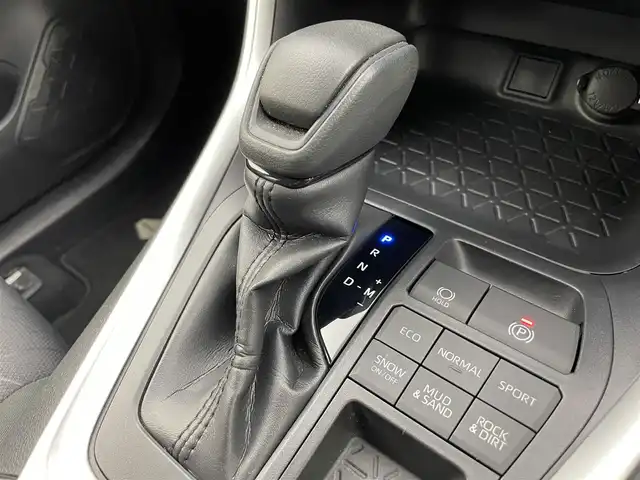 トヨタ ＲＡＶ４ X 富山県 2019(令1)年 8.7万km アティチュードブラックマイカ 4WD/純正ナビ【NSZT-W68T】/(AM/FM/CD/DVD/SD/USB/BT)/フルセグTV/バックカメラ/社外17インチAW付き冬タイヤ積込/レーダークルーズコントロール/プリクラッシュセーフティ/レーンディパーチャーアラート/オートマチックハイビーム/LEDヘッドライト/ビルトインETC/ドライブレコーダー前後/デジタルインナーミラー/スマートキー×２/プッシュスタート/純正フロアマット/社外１７インチAW/取扱説明書/保証書