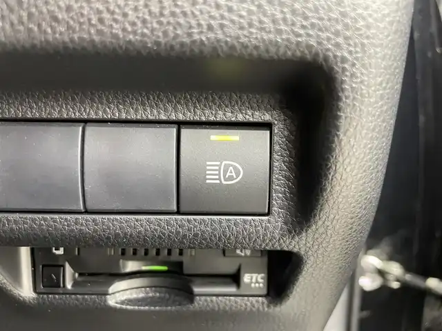 トヨタ ＲＡＶ４ X 富山県 2019(令1)年 8.7万km アティチュードブラックマイカ 4WD/純正ナビ【NSZT-W68T】/(AM/FM/CD/DVD/SD/USB/BT)/フルセグTV/バックカメラ/社外17インチAW付き冬タイヤ積込/レーダークルーズコントロール/プリクラッシュセーフティ/レーンディパーチャーアラート/オートマチックハイビーム/LEDヘッドライト/ビルトインETC/ドライブレコーダー前後/デジタルインナーミラー/スマートキー×２/プッシュスタート/純正フロアマット/社外１７インチAW/取扱説明書/保証書