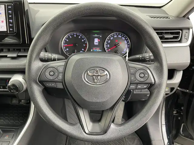 トヨタ ＲＡＶ４ X 富山県 2019(令1)年 8.7万km アティチュードブラックマイカ 4WD/純正ナビ【NSZT-W68T】/(AM/FM/CD/DVD/SD/USB/BT)/フルセグTV/バックカメラ/社外17インチAW付き冬タイヤ積込/レーダークルーズコントロール/プリクラッシュセーフティ/レーンディパーチャーアラート/オートマチックハイビーム/LEDヘッドライト/ビルトインETC/ドライブレコーダー前後/デジタルインナーミラー/スマートキー×２/プッシュスタート/純正フロアマット/社外１７インチAW/取扱説明書/保証書