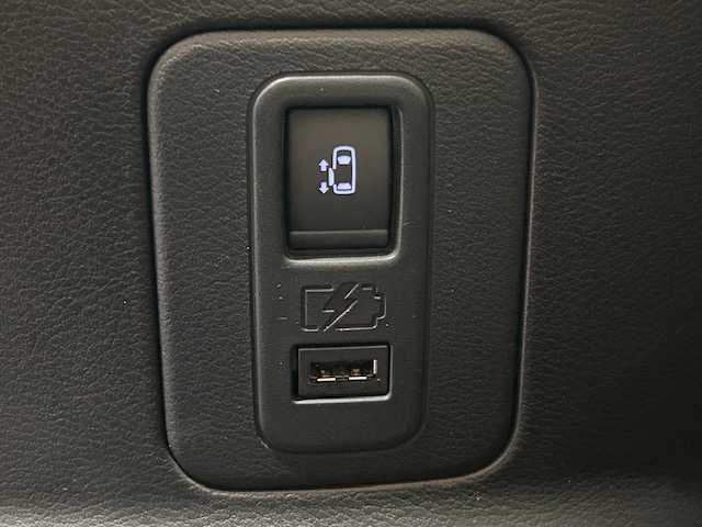 日産 セレナ X V 宮城県 2021(令3)年 5.7万km カシミヤグレージュ インテリジェントエマージェンシーブレーキ/レーンキープアシスト/ブラインドスポットモニター/クリアランスソナー/標識認識機能/純正ナビ/・フルセグTV/Bluetooth/CD/DVD/・アラウンドビューモニター/ETC/前後ドライブレコーダー/純正フリップダウンモニター/両側パワースライドドア/クルーズコントロール/アイドリングストップ/ステアリモコン/プッシュスタート/スマートキー/スペアキー/オートライト/フォグランプ/純正ドアバイザー/純正フロアマット