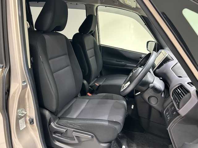 日産 セレナ X V 宮城県 2021(令3)年 5.7万km カシミヤグレージュ インテリジェントエマージェンシーブレーキ/レーンキープアシスト/ブラインドスポットモニター/クリアランスソナー/標識認識機能/純正ナビ/・フルセグTV/Bluetooth/CD/DVD/・アラウンドビューモニター/ETC/前後ドライブレコーダー/純正フリップダウンモニター/両側パワースライドドア/クルーズコントロール/アイドリングストップ/ステアリモコン/プッシュスタート/スマートキー/スペアキー/オートライト/フォグランプ/純正ドアバイザー/純正フロアマット