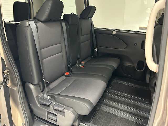 日産 セレナ X V 宮城県 2021(令3)年 5.7万km カシミヤグレージュ インテリジェントエマージェンシーブレーキ/レーンキープアシスト/ブラインドスポットモニター/クリアランスソナー/標識認識機能/純正ナビ/・フルセグTV/Bluetooth/CD/DVD/・アラウンドビューモニター/ETC/前後ドライブレコーダー/純正フリップダウンモニター/両側パワースライドドア/クルーズコントロール/アイドリングストップ/ステアリモコン/プッシュスタート/スマートキー/スペアキー/オートライト/フォグランプ/純正ドアバイザー/純正フロアマット