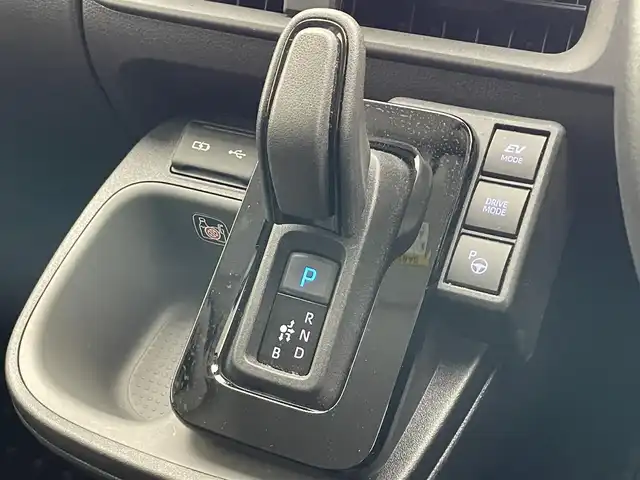 トヨタ シエンタ ハイブリッド Z 愛知県 2023(令5)年 3.1万km ホワイトパールクリスタルシャイン 純１０．５型ＤＡ　トヨタチームメイト　パーキングアシスト　ＢＳＭ　ＡＣ１００Ｖ　全方位カメラ　追従クルコン　フルセグ　ＥＴＣ２．０　セーフティセンス　ステアリングヒーター　シートヒーター　ＬＥＤ　禁煙　コーナーセンサー　フォグランプ　RCTA　ICS ミラキャスト　両側パワスラ　社外フロアマット　USB　Bluetooth　衝突軽減　プッシュスタート　スマートキー　リアサーキュレーター