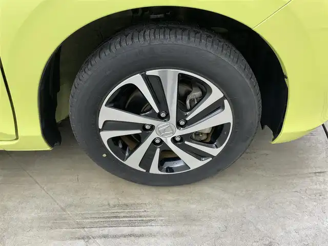 ホンダ フリード＋ ハイブリット EX 岡山県 2016(平28)年 3.2万km シトロンドロップ 純正ナビ(VXM-175VFi)/(Bluetooth/CD/DVD/フルセグTV)/両側電動スライド/バックカメラ/ハーフレザー/コーナーセンサー(前後)/シートヒーター(運転席・助手席)/LEDヘッドライト/レーダークルーズコントロール/スマートキー(1本)/ビルトインETC/社外ドライブレコーダー(前)/禁煙車/レーンアシスト/純正15インチアルミホイール/純正フロアマット