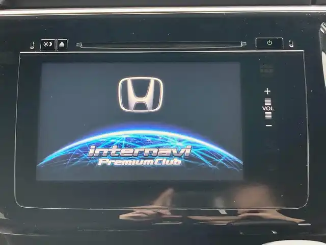 ホンダ ステップワゴン スパーダ 静岡県 2015(平27)年 5.7万km ホワイトオーキッドパール Honda SENSING/純正インターナビ/　AM FM CD DVD Bluetooth USB/フルセグTV/ビルトインETC/バックモニター/ドライブレコーダー/LEDオートヘッドライト/レーダークルーズコントロール/純正17インチアルミホイール/スマートキー2本/プッシュスタート/リアサンシェード/わくわくゲート/ターボ/ワンオーナー/両側パワースライドドア