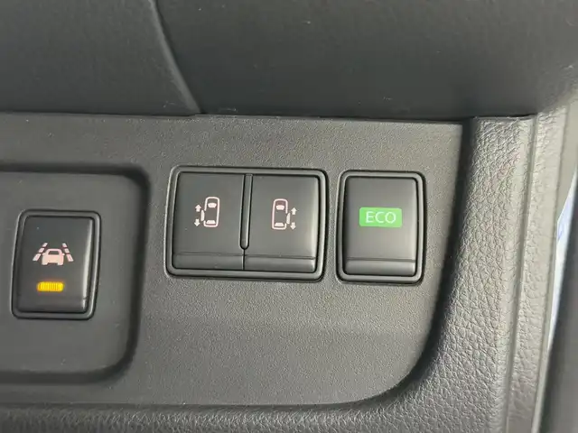 日産 セレナ HWS S HV Vセレ +SeftyⅡ 三重県 2016(平28)年 5.4万km ブリリアントホワイトパール S-HYBRID/FF/インパネCVT/純正 8インチナビ MM515D-L/（iPod/SD/FM/AM/TV/WALKMAN/USB/Bluetooth/CD/DVD/MUSIC STOCKER/HDMI/VTR/AUX）/純正 11インチ 後席フリップダウンモニター/アラウンドビューモニター/両側オートスライドドア/ドライブレコーダー 前後/ビルトイン ETC/安全（：＋SafetyII 特別装備）/・エマージェンシーブレーキ/・LDW（車線逸脱警報）/フロント & バックソナー/踏み間違い衝突防止アシスト/ふらつき警報/・VDC（ビークルダイナミクスコントロール：横滑り防止）/・ABS（EBD：電子制動力配分制御付）/装備/・オートデュアルエアコン（前席オートA/C＆後席オートA/C：冷暖房機能）/・オートライト/・LEDヘッドライト/・フロントフォグライト/・ステアリングスイッチ/・プッシュスタート/・自動防眩ルームミラー/・純正 16inAW/・保/取/ナビ取/・インテリジェントキーx2