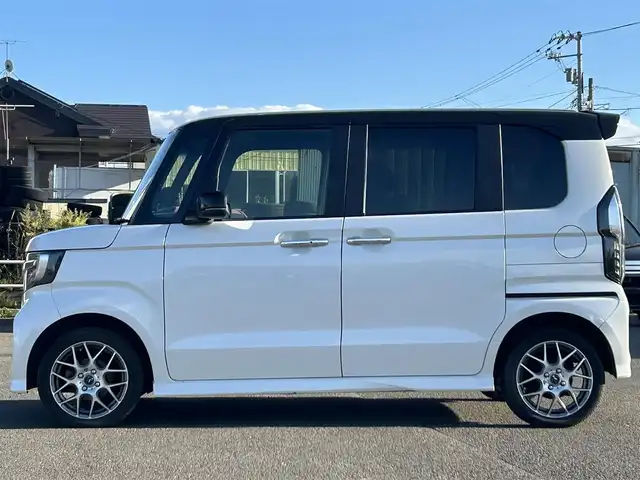 ホンダ Ｎ ＢＯＸ カスタム G EX ターボ ホンダセンシング 道央・札幌 2017(平29)年 8.2万km プレミアムホワイトパールⅡ ４WD/純正ディーラーOPナビ/CD/DVD/BT/フルセグ/ホンダセンシング/衝突被害軽減ブレーキ/横滑り防止装置/アダプティブクルーズコントロール/レーンキープアシスト/リアコーナーセンサー/バックカメラ/ビルトインETC/ECONモード/両側パワースライドドア/前席シートヒーター/ハーフレザーシート/ステアリングリモコン/パドルシフト/プッシュスタート/スマートキー/純正リモートスタート/LEDヘッドライト/オートライト/オートハイビーム/フォグランプ/電動格納ミラー/ヒーテッドドアミラー/ウィンカーミラー/純正フロアマット