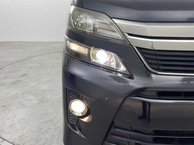 トヨタ ヴェルファイア 2．4Z ゴールデンアイズⅡ 群馬県 2014(平26)年 6.9万km ブラック ９型ナビ　10.2型後席モニター　バックカメラ　両側電動スライドドア　クルーズコントロール　電動リアゲート　ハーフレザー　ETC コーナーセンサー　ドライブレコーダー　HIDヘッドライト　禁煙