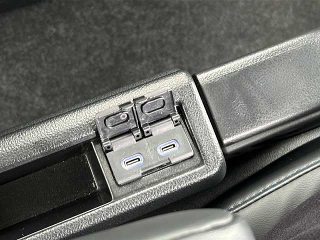 トヨタ ヴォクシー ハイブリッド S－Z 茨城県 2023(令5)年 1.3万km ホワイトパールクリスタルシャイン 純正ナビ/【AM・FM・BT・USB】/シートヒーター/ブレーキホールド/レーダークルコン/電動パーキングブレーキ/ETC/Bカメラ/前後コーナーセンサー/両側パワスラ/100V電源/オートライト/オートハイビーム/LEDライト/純正アルミホイール