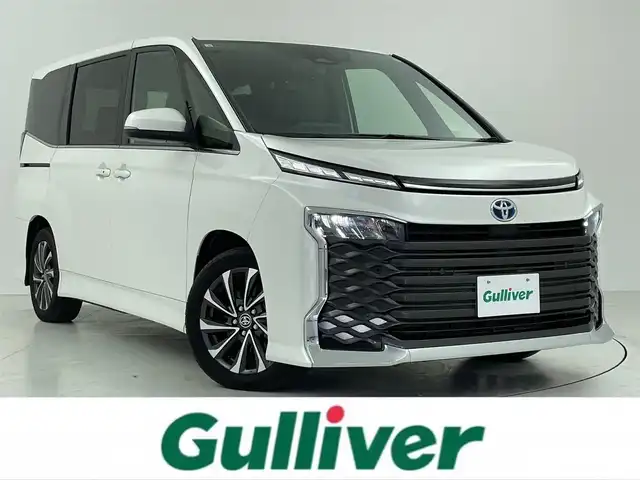 トヨタ ヴォクシー ハイブリッド S－Z 大阪府 2023(令5)年 1.3万km ホワイトパールクリスタルシャイン トヨタセーフティセンス/　・プリクラッシュセーフティ/　・レーンディパーチャーアラート/　・レーントレーシングアシスト/　・オートマチックハイビーム/　・レーダークルーズコントロール/　・ロードサインアシスト/純正メモリナビ/　　BT/USB/バックカメラ/両側パワースライドドア/LEDオートライト/フォグランプ/シートヒーター/純正17インチアルミホイール/クリアランスソナー/アイドリングストップ/スマートキー/ビルトインETC