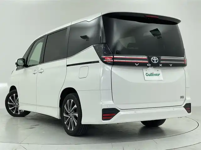 トヨタ ヴォクシー ハイブリッド S－Z 大阪府 2023(令5)年 1.3万km ホワイトパールクリスタルシャイン トヨタセーフティセンス/　・プリクラッシュセーフティ/　・レーンディパーチャーアラート/　・レーントレーシングアシスト/　・オートマチックハイビーム/　・レーダークルーズコントロール/　・ロードサインアシスト/純正メモリナビ/　　BT/USB/バックカメラ/両側パワースライドドア/LEDオートライト/フォグランプ/シートヒーター/純正17インチアルミホイール/クリアランスソナー/アイドリングストップ/スマートキー/ビルトインETC