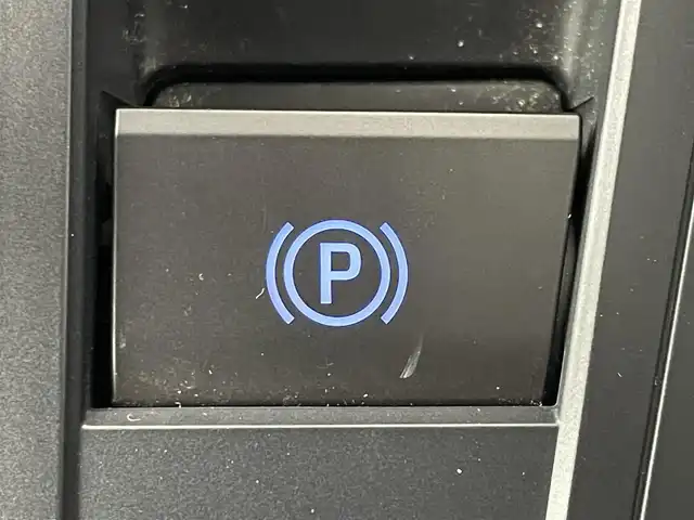 トヨタ ヴォクシー ハイブリッド S－Z 大阪府 2023(令5)年 1.3万km ホワイトパールクリスタルシャイン トヨタセーフティセンス/　・プリクラッシュセーフティ/　・レーンディパーチャーアラート/　・レーントレーシングアシスト/　・オートマチックハイビーム/　・レーダークルーズコントロール/　・ロードサインアシスト/純正メモリナビ/　　BT/USB/バックカメラ/両側パワースライドドア/LEDオートライト/フォグランプ/シートヒーター/純正17インチアルミホイール/クリアランスソナー/アイドリングストップ/スマートキー/ビルトインETC