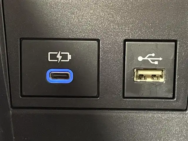 トヨタ ヴォクシー ハイブリッド S－Z 大阪府 2023(令5)年 1.3万km ホワイトパールクリスタルシャイン トヨタセーフティセンス/　・プリクラッシュセーフティ/　・レーンディパーチャーアラート/　・レーントレーシングアシスト/　・オートマチックハイビーム/　・レーダークルーズコントロール/　・ロードサインアシスト/純正メモリナビ/　　BT/USB/バックカメラ/両側パワースライドドア/LEDオートライト/フォグランプ/シートヒーター/純正17インチアルミホイール/クリアランスソナー/アイドリングストップ/スマートキー/ビルトインETC